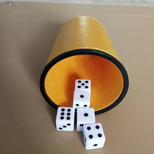 Ensemble de gobelets à dés jaunes en PU avec 4 dés, étui de rangement rond durable pour jeux de société, style classique pour adultes - Product Image 4