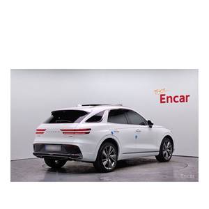 Genesis GV70 2.5T 2024 Gasolina AWD con 21,119 km, Volante a la Izquierda, Caja de Cambios Automática, Asientos de Cuero, Cámara Trasera - Product Image 2