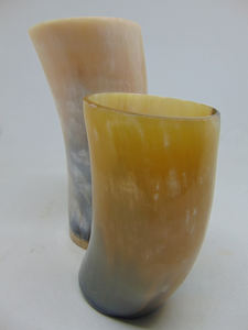 Grande Chope à Bière en Corne Sculptée Durable avec Bord en Aluminium pour Boire - Product Image 6