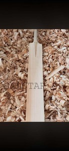 Batte de cricket en saule anglais de qualité supérieure pour hommes, éditions pour joueurs de niveau A, manche court, profil moyen à bas, pressage rigide, personnalisable. - Product Image 4