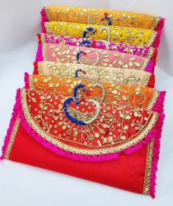 กระเป๋าผ้าทำด้วยมือที่สวยงามปักลายนกยูงโกต้าแพตติงานแต่งงานแบบอินเดียเหมาะสำหรับผู้หญิงกระดุมปิด - Product Image 1