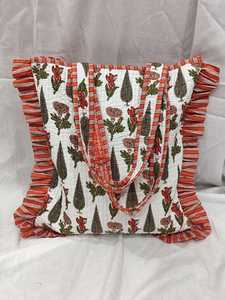 Bolsa de Compras de Tela 100% Algodón con Estampado Floral Silkgram, Tamaño Grande, Color Naranja con Ribete Blanco a Rayas, Asa Larga, Cierre de Cremallera - Product Image 4
