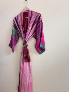 Kimono vintage de seda suave y cómodo, hecho a mano, teñido a mano, bata larga, pareo de playa - Product Image 5