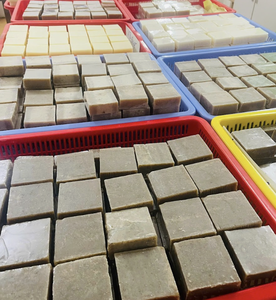 Jabón de coco artesanal en barra, hecho con aceite de copra y glicerina, adecuado para limpieza y lavado, procedente de Vietnam. - Product Image 3