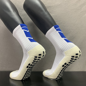 Chaussettes de football antidérapantes pour hommes JZVINA avec logo personnalisé, chaussettes à adhérence durable pour l'entraînement sportif, chaussettes de football respirantes en maille OEM - Product Image 5