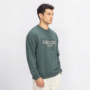 เสื้อสเวตเชิ้ตคอกลมสีเขียวเข้มสำหรับผู้ชาย ผ้าถักเนื้อฝ้าย สวมใส่สบาย ทรงปกติ พิมพ์ลายด้านหน้า ดีไซน์ไร้ขีดจำกัด - Product Image 3