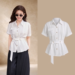 Camisa Casual Blanca Asimétrica con Cinturón para Mujer, Manga Corta, Cuello Camisero, Cómoda, de Algodón y Poliéster, Verano, ODM OEM SILAS - Product Image 1