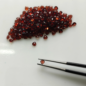 โกเมนสีแดงธรรมชาติ 3 มม. รูปหัวใจ คุณภาพดีที่สุด พลอยเม็ดเดี่ยวสำหรับทำเครื่องประดับ - Product Image 2