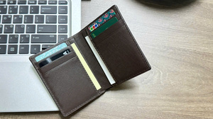 กระเป๋าสตางค์หนังแท้สีน้ำตาล ป้องกัน RFID แบบพับสั้น ใส่บัตรเครดิต บัตรประชาชน ช่องใส่ของหลายช่อง สำหรับใช้ในชีวิตประจำวัน - Product Image 2