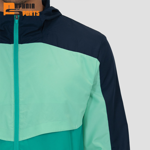 Conjunto Deportivo de Dos Piezas para Hombre, Chaqueta Cortavientos con Capucha y Pedrería, Pantalones Jogger, Material Impermeable de Poliéster/Nailon, Personalizable - Product Image 2