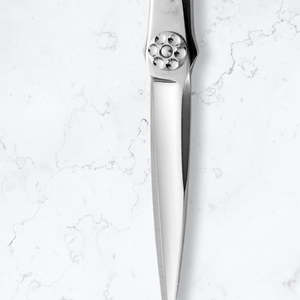 กรรไกรตัดผมสำหรับคนถนัดขวา ใบมีดตรง ปลายคม สแตนเลสสตีล น้ำหนักเบา กรรไกรสำหรับร้านทำผม - Product Image 5