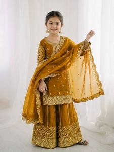 ชุดคุर्ติกำมะหยี่ปักลายสำหรับเด็กผู้หญิง พร้อมชุดชาราร่า ผ้าคลุมไหล่ งานปักดิ้นทอง ชุดส่าหรีสำหรับงานเทศกาล งานแต่งงาน และงานปาร์ตี้ - Product Image 3