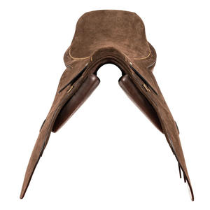 Silla de polo hecha a mano con cuero de primera calidad y estructura robusta para el equilibrio del jinete, comodidad y movimiento rápido en el campo. - Product Image 6