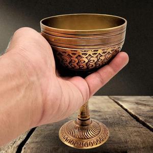 แก้วไวน์ทองเหลืองทำมือ แกะสลักลายสวยงาม ถ้วยโลหะวินเทจ งานฝีมือโบราณ ตกแต่งโต๊ะอย่างหรูหรา ของขวัญงานแต่งงาน - Product Image 5