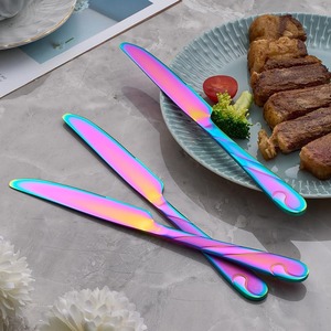 Ensemble de couverts en métal irisé arc-en-ciel, finition miroir haute brillance, passe au lave-vaisselle, design moderne pour les occasions festives - Product Image 2