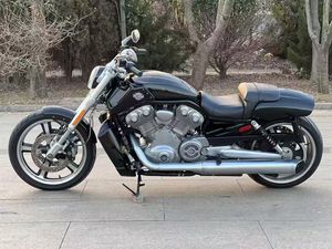 <b>USED</b> Davidson Cruiser Motorcycle with Comfortable Seat Petrol Engine 1000-1500cc <b>Electronic</b> Ride Modes Muscle Brakes >180km/h - Product Image 4