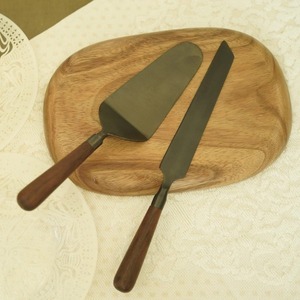 Contemporary Gourmet <b>Cake</b> <b>Server</b> with Polished Stainless Steel Construction for Modern Dining - Product Image 1