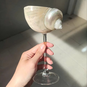 แก้วไวน์เปลือกหอยสุดหรู ผลิตด้วยมือจากเปลือกหอยทะเลและแก้ว สำหรับเสิร์ฟไวน์และตกแต่งบ้านสไตล์ชายฝั่ง เวียดนาม - Product Image 1