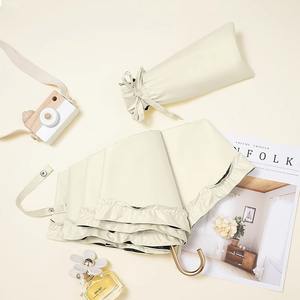 Parapluie mignon de style japonais avec dentelle, petit crochet, design moderne, revêtement noir avec protection UV, léger et portable, pare-soleil - Product Image 1