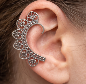 DIVYORO - Aretes de Oreja con Forma de Corazón Floral en Plata Oxidada Estilo Antiguo - Product Image 3
