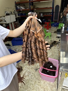 Wholesale High Quality Mix Color Bouncy Curly Bundles Wholesale Vietnamese Human Hair <b>Training</b> <b>Heads</b> for Black Women - Product Image 2