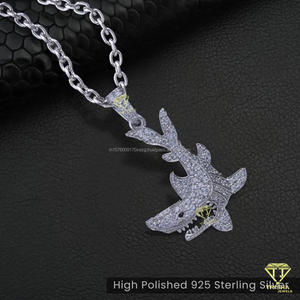Pendentif Hip Hop Océanique Exclusif avec Sertissage de Diamants de Laboratoire Entièrement Incrustés et Finition Argentée - Product Image 2