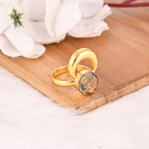 Bague ajustable élégante en laiton plaqué or avec améthyste verte hydro-givrée, faite à la main pour femme - Product Image 3