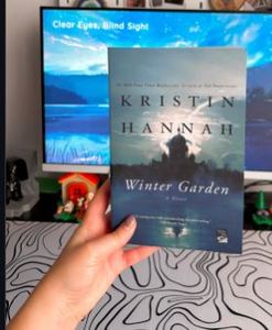 วินเทอร์ การ์เดน โดย คริสติน ฮันนาห์ หนังสือปกอ่อน นิยายประวัติศาสตร์ ดราม่าครอบครัวและเรื่องราวทางอารมณ์ - Product Image 2