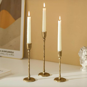 Ensemble de 3 chandeliers dorés pour bougies coniques, en fer, style vintage, en laiton doré - Product Image 2