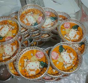 Assiettes décoratives rondes en argent plaqué, motif vache et lotus Pichwai, fabriquées à la main, pour cadeaux festifs, décoration traditionnelle de la maison - Product Image 2