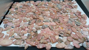 โอปอลสีชมพูธรรมชาติแบบคาโบชอง |   หินรูปไข่ขัดเงาสำหรับทำเครื่องประดับ |   ผู้จัดจำหน่ายสีสันสดใสแบบขายส่งจำนวนมากจากอินเดีย - Product Image 5