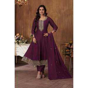 Conjunto de Top y Pantalón con Bordado de Seda Vichitra a la Moda con Dupatta Color Vino - Product Image 1