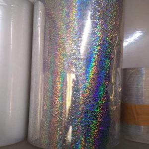Película Láser PET Activada por Agua, Venta al por Mayor de Fábrica, Película Holográfica Pre-Recubierta con Aluminio Dorado y Plateado - Product Image 1