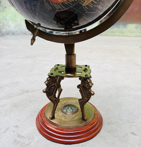 Globe terrestre vintage noir avec support en laiton et boussole, décoration de bureau nautique - Product Image 4