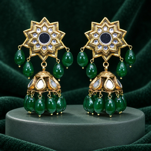 Boucles d'oreilles Jhumka Kundan perlées vertes plaquées or, bijoux de mode pakistanais en gros par Hasan Islamic Gold Plated - Product Image 1