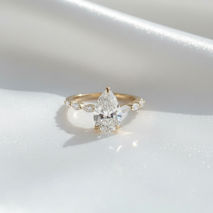 Bague de fiançailles en moissanite taille poire 4 carats avec pierres latérales taille marquise en argent sterling 925, alliance tendance pour femme, cadeau personnalisé - Product Image 6