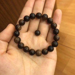กำไลข้อมือลูกปัดไม้กฤษณาธรรมชาติ เวียดนาม ไม้กฤษณาใต้น้ำ ขายส่ง ของขวัญองค์กร B7-035 - Product Image 1