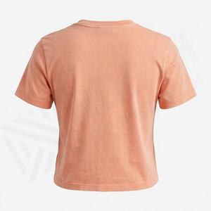 Derniers modèles de crop tops ajustés pour femmes, imprimés numériquement, échantillons de t-shirts courts pour femmes en vente, vêtements de qualité tendance. - Product Image 2