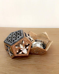 เตาเผากำยานไม้จันทน์หอมสุดหรู ดีไซน์ประณีต กลิ่นหอมละมุนสำหรับบ้าน เหมาะสำหรับเป็นของขวัญในช่วงรอมฎอนและอีด - Product Image 2