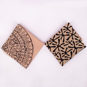 Bandana carrée bohème de luxe en coton, faite à la main, avec teintures naturelles écologiques, imprimée au bloc à la main style Bagaru, unisexe, pour le cou ou comme sac de voyage - Product Image 3