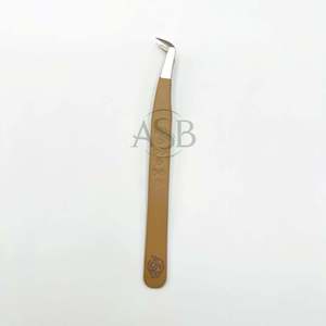Pinza para Extensión de Pestañas en Color Marrón Desnudo con Ángulo de 65 Grados, con Corazón en el Mango, de Acero Inoxidable, con Logotipo Personalizado - Product Image 3
