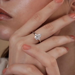 Anillo de Compromiso con Diamante Cultivado en Laboratorio, Corte Pera, VVS2, Certificado IGI, Anillo Solitario, Oro de 18K o Platino, Joyería Fina - Product Image 2