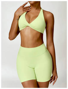 Ensemble de yoga sans couture pour femme : brassière rose à dos croisé et short taille haute, maintien élevé, couleur unie, logo frontal - Product Image 4