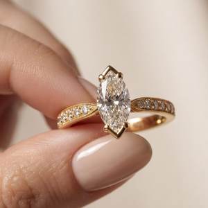 แหวนเพชรเม็ดเดี่ยวทรงมาร์คีส์ 2.00 กะรัต สไตล์อาร์ตเดโค ตัวเรือนทองคำแท้ 14K เพชรเลี้ยงในห้องปฏิบัติการ ดีไซน์คลาสสิก เหมาะสำหรับขอแต่งงาน สำหรับเจ้าสาว - Product Image 1