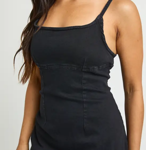 Vestido de mezclilla con dobladillo sin rematar para mujer al por mayor, ropa de moda de verano, prendas de mezclilla con bordado personalizado, logotipo personalizado, fábrica de prendas OEM ODM - Product Image 5