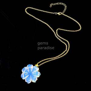 Collar con colgante de flor de opalita natural para mujer, colgante floral de cristal de opalita tallado a mano, hecho a mano, venta al por mayor - Product Image 3