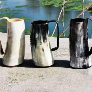 Jarra de cerveza nórdica de cuerno de búfalo auténtico, taza para beber con decoración pulida, ideal para regalos personalizados de cumpleaños o para padrinos de boda. - Product Image 1