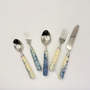 Produit très demandé : Ensemble de couverts en acier inoxydable de 5 pièces avec manche en résine pour la maison, l'hôtel et la restauration à un prix raisonnable - Product Image 4