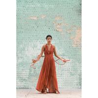 Robe longue plissée sans manches en coton 100% de haute qualité, style bohème, coupe trapèze naturelle, avec dentelle faite main et design unique.