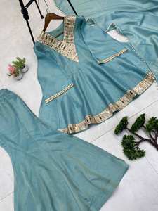 Ensemble Sharara Gharara Kurti indien brodé, tissu Georgette, rouge, vêtements ethniques pour fêtes, avec miroirs, prêt-à-porter. - Product Image 4